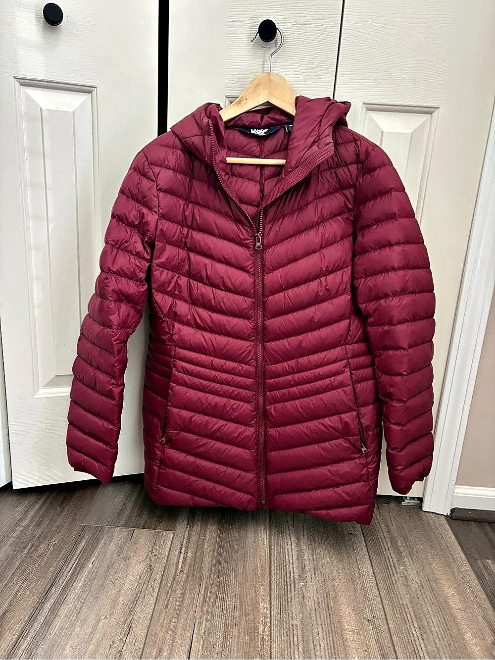 Lands end Hooded Puffer Jacket in Burgundy Like New